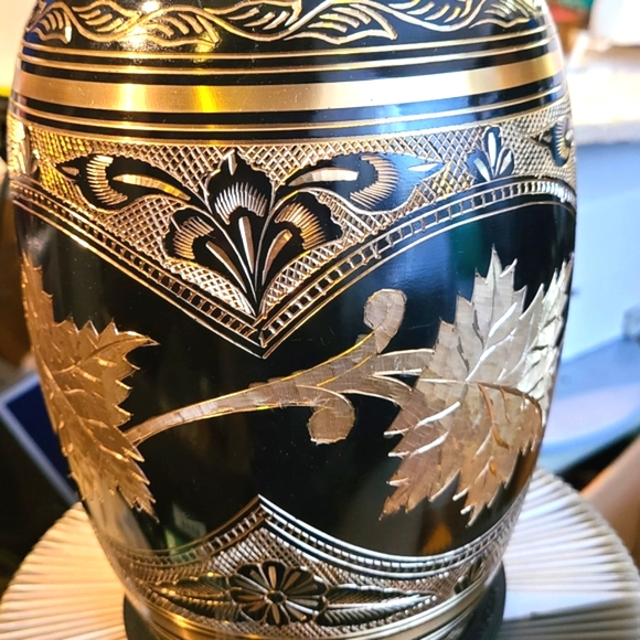 Cremation Urn Metal Urns Heritage Collection Sultan Brass Cremation Urn with Ha - Picture 3 of 10